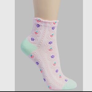 740. Floral textured ankle sock pink green